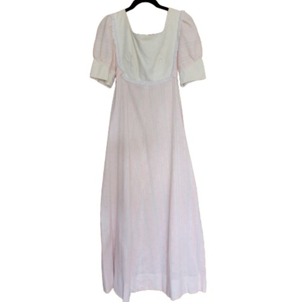 Vintage Liberty House Hawaii Pink and White Eyelet Floral Muumuu Maxi Dr…